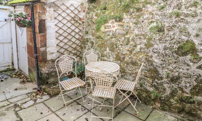 Winster Cottage | STANFREE HOUSE, pet friendly, with open fire in Winster