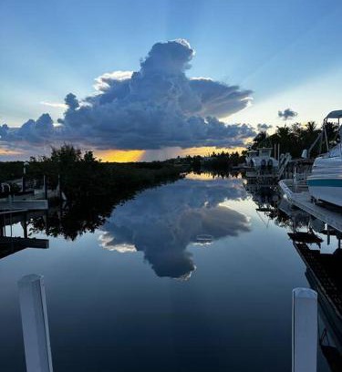 Long Beach Estates Apartment | Star Room at Barnacle Resort