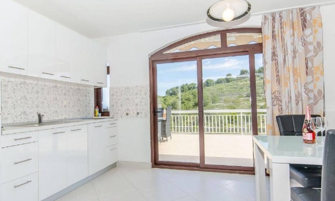 Stomorska Apartment | Star - With Swimming Pool - A5