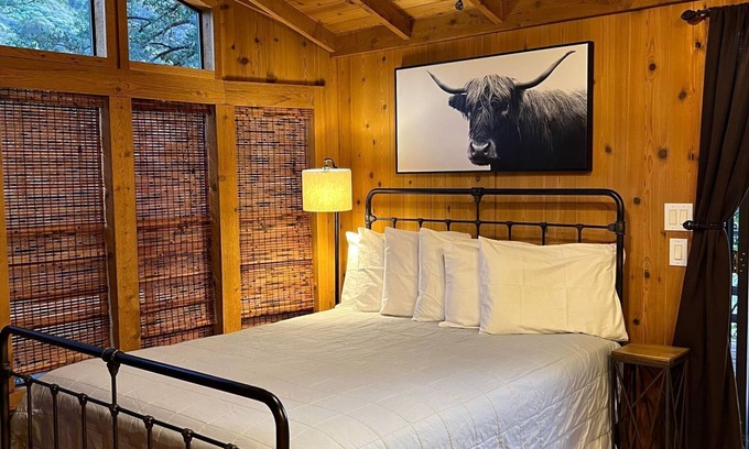 Three Rivers Cabin | Stargazer Chalet, Two Bedroom Cabin with Wifi