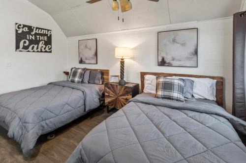 Oil City House | Stargazercaddo Lake Cabins With Kayaks