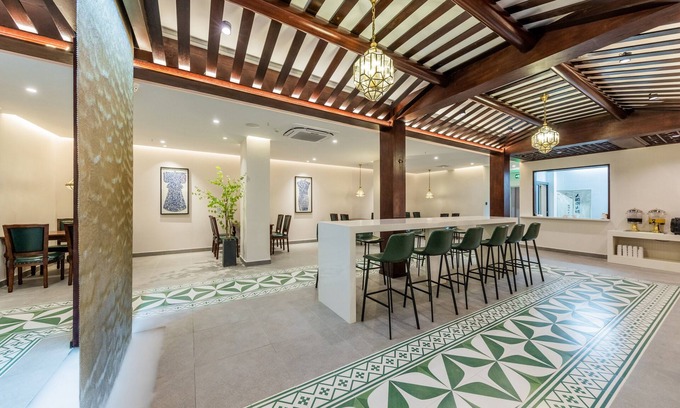 Liwan Hotel | Stargazing Platform Inn - Guangzhou ChenClanAcademy & ShaMian & YongQingFang Branch