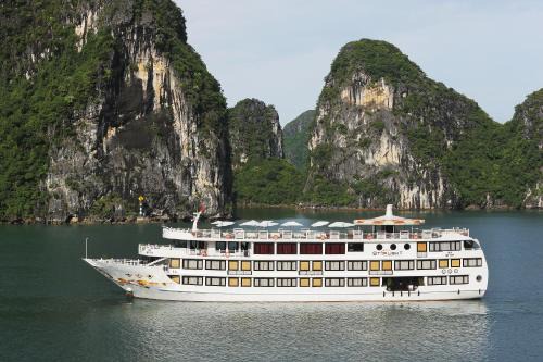 Hon Gai Boat Rental | Starlight Cruise
