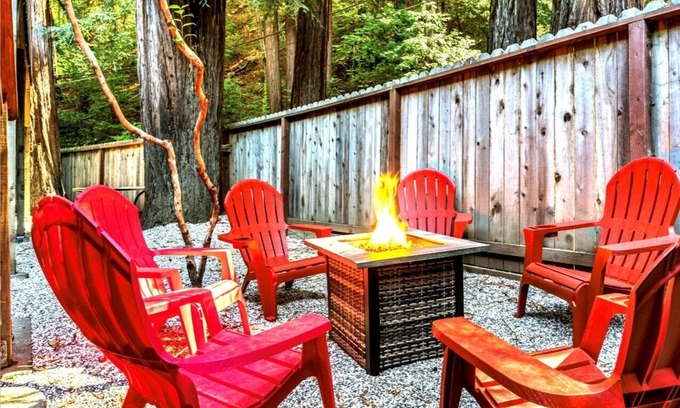 Forest Hills House | Starry Nights:FUN Family Home! 5-Star! Walk to River! GmRm/Pup/WiFi/Yard!