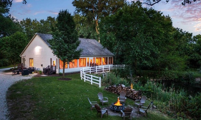 Ottawa House | Starved Rock Retreat- 5 min from State Parks!