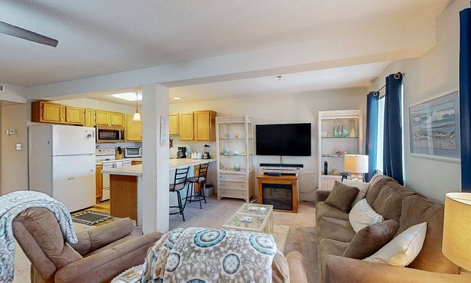 Caine Woods Condo | State-line Ocean City condo with shared pool & central air