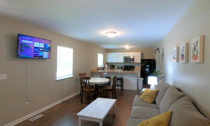 Crestline Heights House | Stay at The Style - Remodeled & 9 Min. to DT