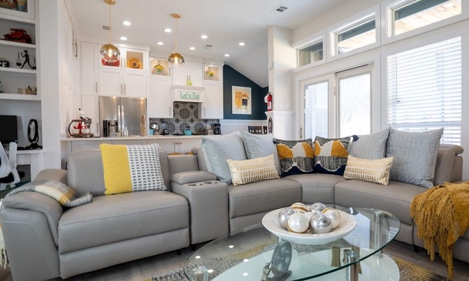 Dallas House | Stay Cozy, Luxury yet Modern!! Just for you.