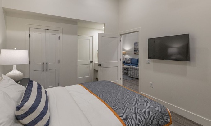 Historic District Apartment | Stay, dine, and play at the center of Fishermen’s Village Unit#10
