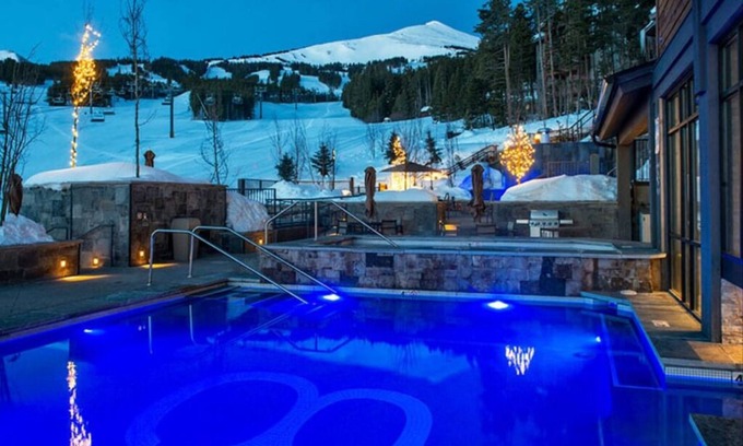 Breckenridge Resort | Stay directly on Peaks 8, Ski in/out access, enjoy the view in a hot tub.