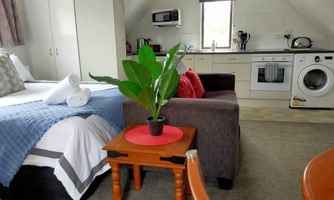 Richmond Heights Apartment | Stay for 3 nights & pay for 2 (* T&Cs below)