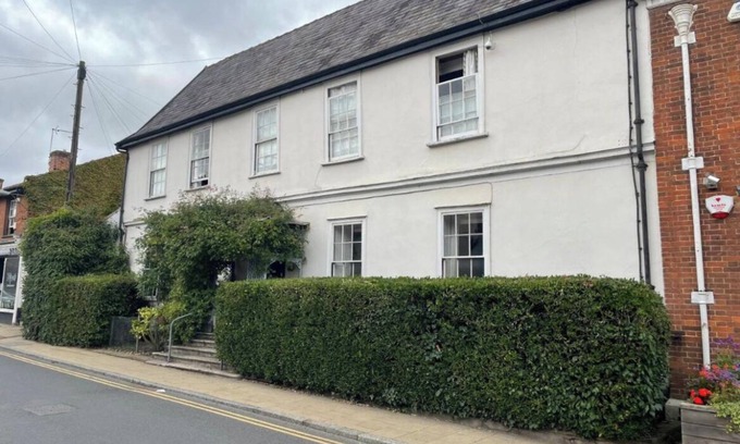 Harleston House | Stay in a 15th century medieval house