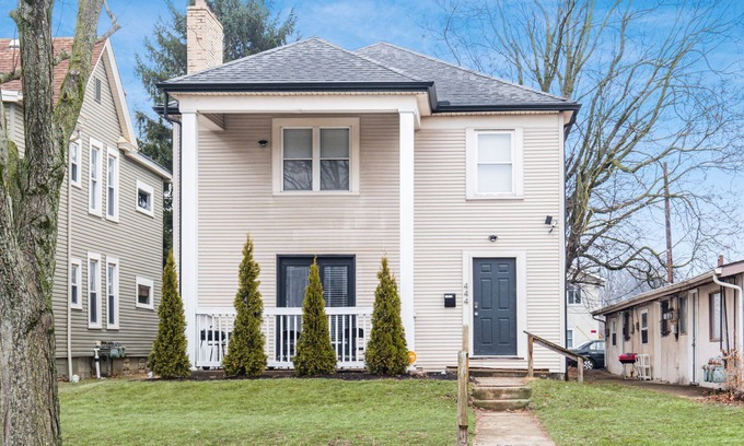 University District House | Stay in the Palazzo in OSU! 10 BEDS!