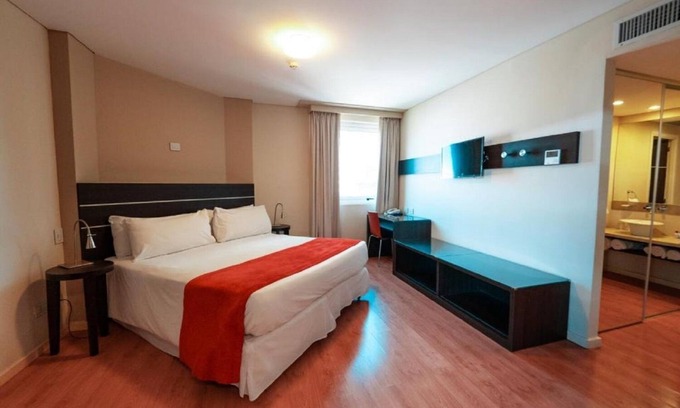 El Centro Hotel | Stay Like a Local | Great Location | Walk to Major Attractions & Budget Friendly