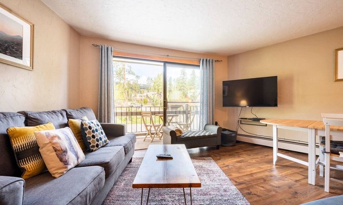 Peak 8 Condo | Stay Mountain-Side at Gold Camp.
