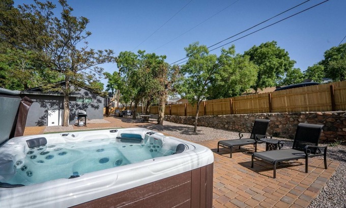Cottonwood House | Stay Near Old Town by Rebl|Spa|Fire Pit|Cornhole