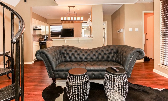 Waller Creek District Apartment | Stay Next Door To The Austin Convention Center In The Heart Of Downtown.