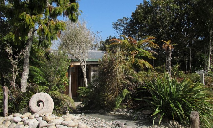 Charleston Cabin | Stay off the grid immersed in native flora and fauna