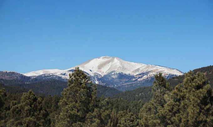 Ruidoso Condo | Stay on top of Camelot Mountain in this delightful 2BDR condo. Sleeps six!