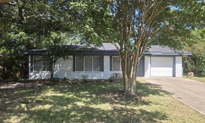 College Hills Estates Apartment | Stay & Play Near Texas A&M – Game Room