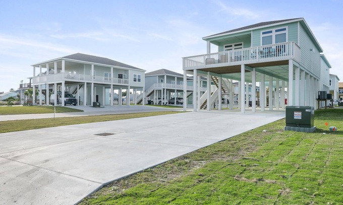 Rockport House | Stay Salty Ocean - 2 Bedroom 2 Bath with Water View
