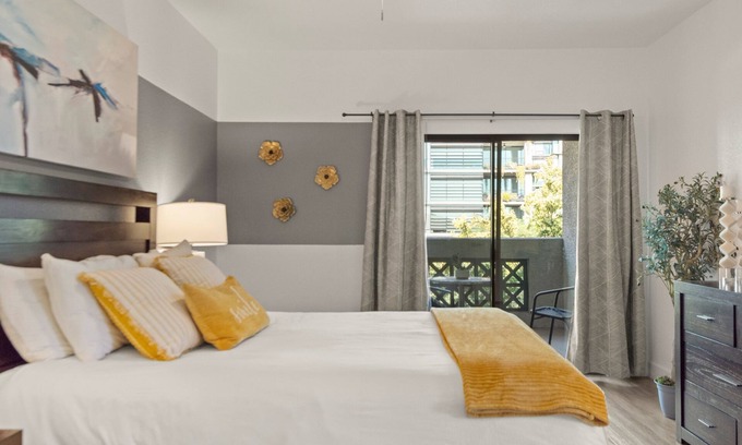 Kierland Apartment | Stay Steps from Westing Kierland + Dining+Shopping
