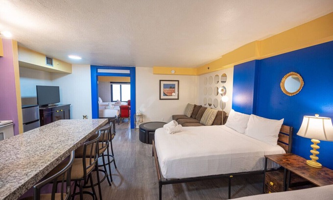 Las Vegas Condo | Stay Together on The Strip - 1 Bedroom Suite