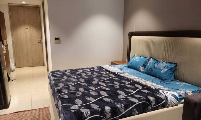 Gurugram Apartment | Stay with BnBBuddy Hosting for 5 Yr Gurugram with WiFi, AC