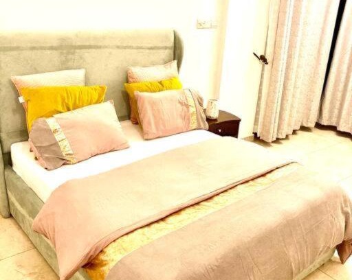 Oyster Bay House | Stay With Us Apartments-Oyster Bay MASTER ROOM in SHARED CONDO, Wi-FI & Pool
