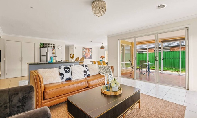 Point Cook Apartment | StayAU Modern Sanctuary Mins from the Ct & Airport
