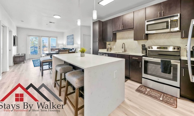Cherry Condo | StaysByWalker Midtown 2BR King Bed-Prime Location!