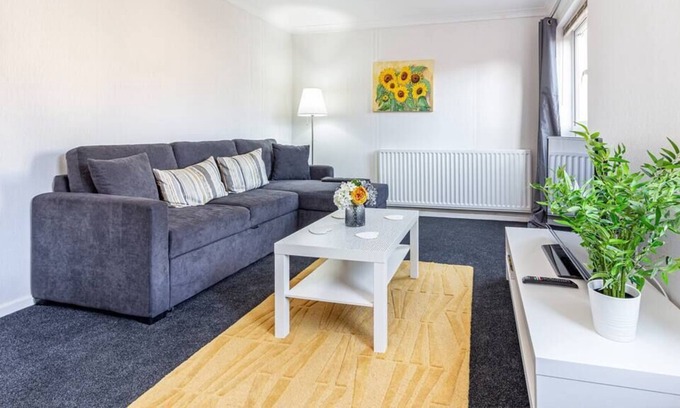 Walsall House | StayUK Homes, Spacious Cosy Family Home, Fast WiFi