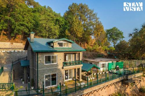 Kasauli Villa | StayVista at Cas Mir 4BHK Outdoor Pool Villa with Valley View in Kasauli