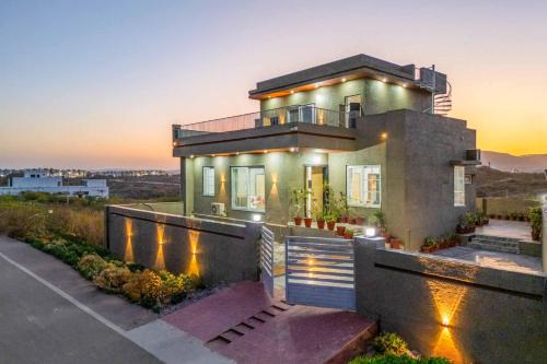 Udaipur Villa | StayVista at Grey Sky 3 BHK villa with Pool, Balcony, and Scenic View at Udaipur