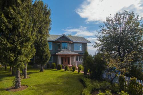 Dalhousie Villa | StayVista at Majestic Mountain View Villa