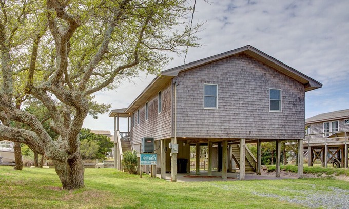Brigands' Bay House | Steer - Upscale 3 Bedroom Canalfront Home in Frisco