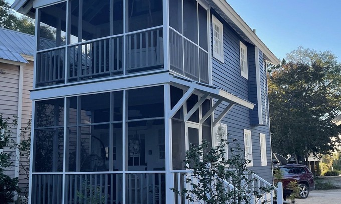 Steinhatchee Resort | Steinhatchee Landing Resort - #15 Saffron - Close to pool-*THIRD NIGHT FREE*
