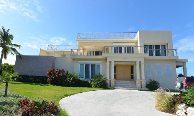 Stella Maris Villa | Stella Views has stunning 360 degree views of Long Island, Atlantic & Caribbean