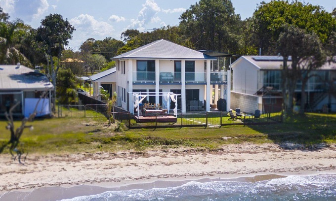 Beachmere House | Step out to Absolute Beachfront