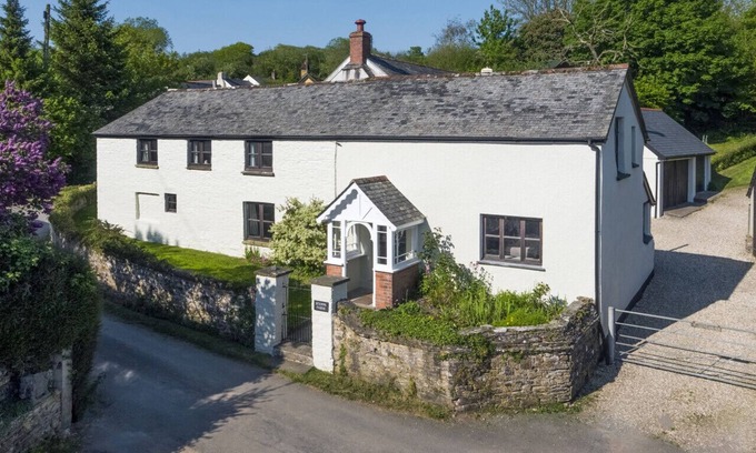 Marwood House | Stepps Farm - Five Bedroom House, Sleeps 12