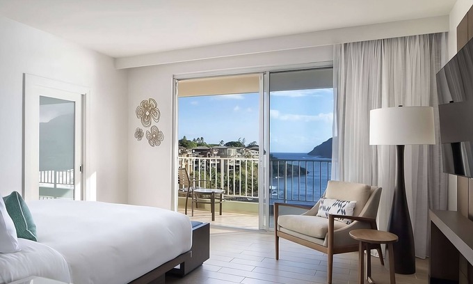 Lihue Hotel | Steps Away from Kalapaki Beach! Stunning Oceanfront Room | Outdoor Pool
