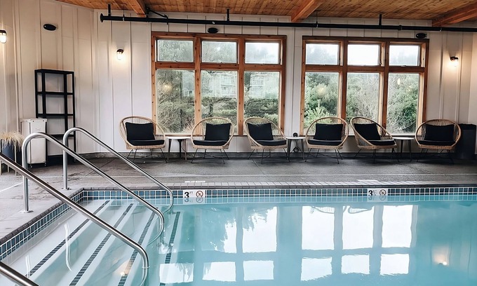 Long Beach Hotel | Steps Away from Long Beach Peninsula! Indoor Pool, Pets Allowed, Free Parking!
