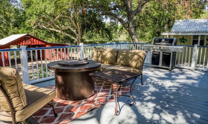 La Grange House | Steps away from the sweet LaGrange downtown square