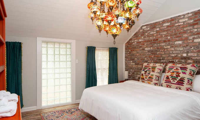 Isle of Palms House | Steps from the beach: chic, romantic and luxurious home