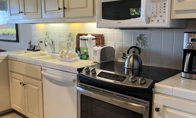 Kaanapali Cottage | Steps from the Ka'anapali Royal Golf Course