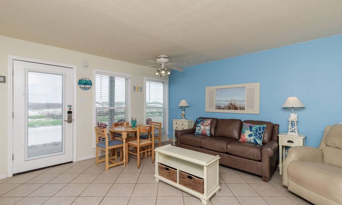 Corpus Christi Condo | Steps from the Sand: Pet-Friendly, First-Floor Condo with a Private Patio