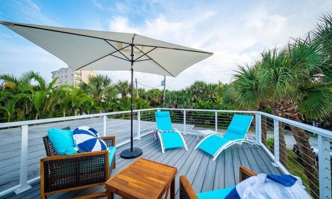 Cocoa Beach House | Steps to Beach + River | Family & Pet-Friendly