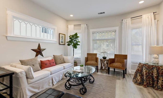 Ocean Park House | Steps to Beach! Santa Monica/Venice Beach House. Large yard.