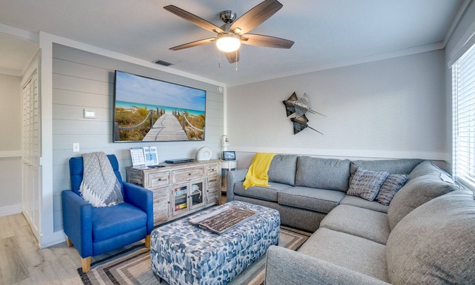 Bradenton Beach Condo | Steps to Beach - Seagrass Flats 2 by SeaBreeze Vacation