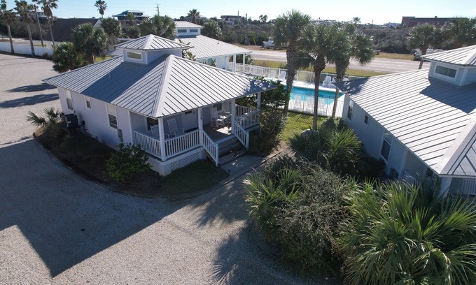 Boys Works Cottage | Steps to Intracoastal, Steps to Private Beach Access!